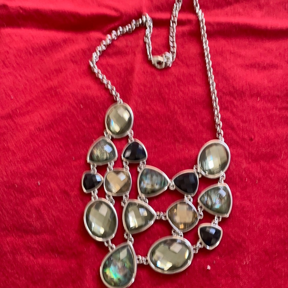 EXQUISITE CLASSY IRRIDESCENT BIB  NECKLACE